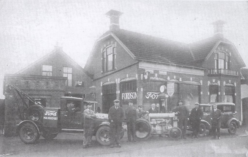 v.l.n.r.: 1. ?, 2. Komdeur, 3. H. Koning, 4. Werkman, 5. B. Kok, 6. ?, 7. Blaauw, 8. ?, 9. Goelema, 10. G. van Delden